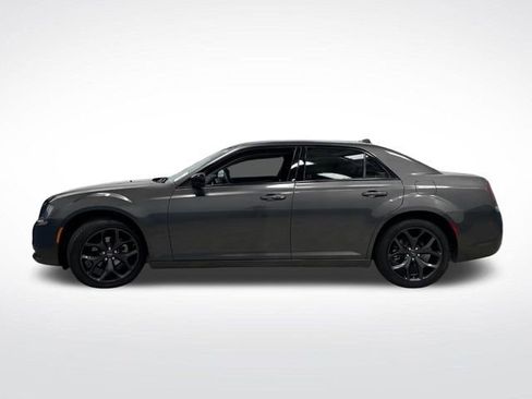 Used 2023 Chrysler 300 Touring w/ Sport Appearance Package image 10