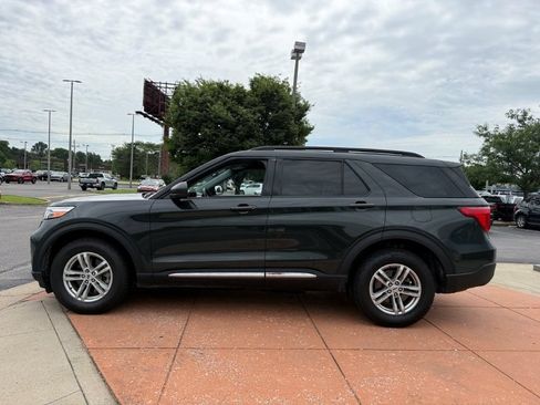 Used 2023 Ford Explorer XLT w/ Equipment Group 202A AWD/4WD image 3