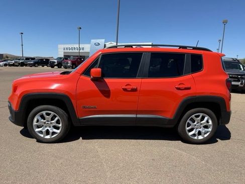 Used 2018 Jeep Renegade Latitude w/ Popular Equipment Group AWD/4WD image 10