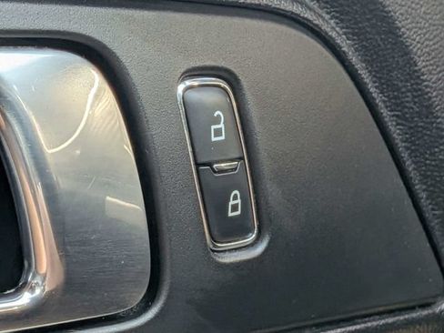 Used 2019 Ford Mustang Convertible RWD image 25