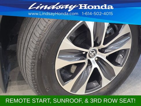 Used 2021 Toyota Highlander XLE AWD/4WD image 25