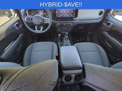 Used 2025 Jeep Wrangler Unlimited Sahara w/ Safety Group AWD/4WD image 29