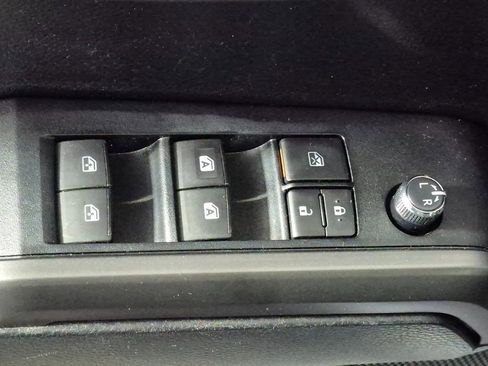 Used 2017 Toyota Tacoma TRD Sport image 13