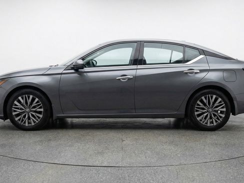 Used 2025 Nissan Altima 2.5 SV FWD image 5