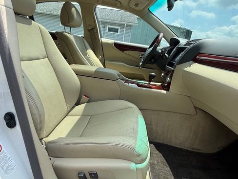 Used 2012 Lexus LS 460 w/ Comfort Pkg RWD image 21