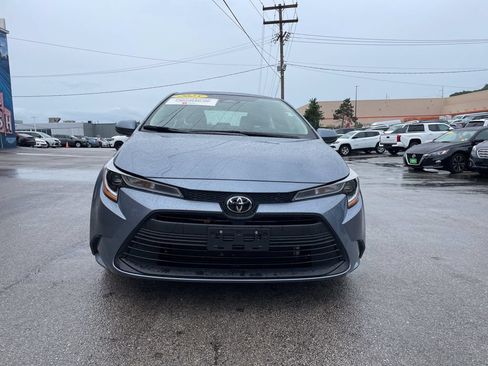 Used 2025 Toyota Corolla LE FWD image 5