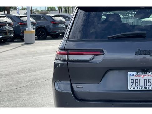 Used 2022 Jeep Grand Cherokee L Laredo RWD image 14