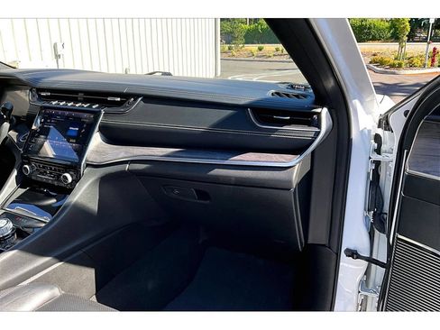 Used 2021 Jeep Grand Cherokee L Overland w/ Luxury Tech Group IV AWD/4WD image 16