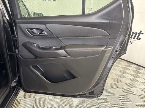 Used 2023 Chevrolet Traverse RS image 25