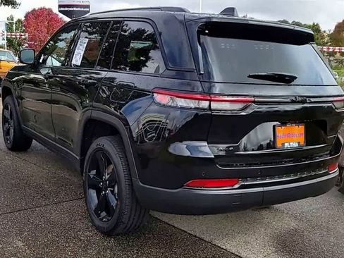 New 2025 Jeep Grand Cherokee Altitude w/ Trailer Tow Package image 6