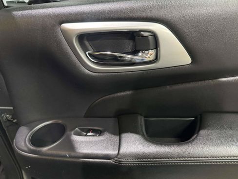 Used 2019 Nissan Pathfinder SV AWD/4WD image 51