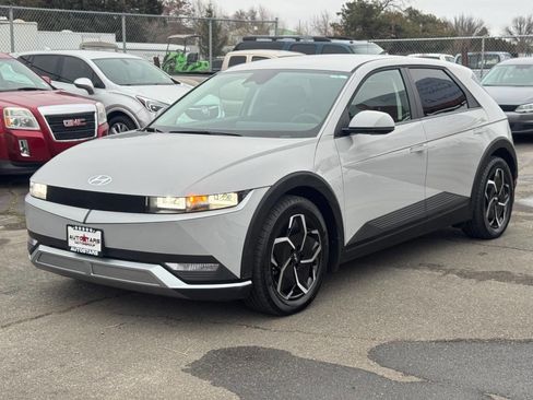 Used 2023 Hyundai Ioniq 5 SE image 1