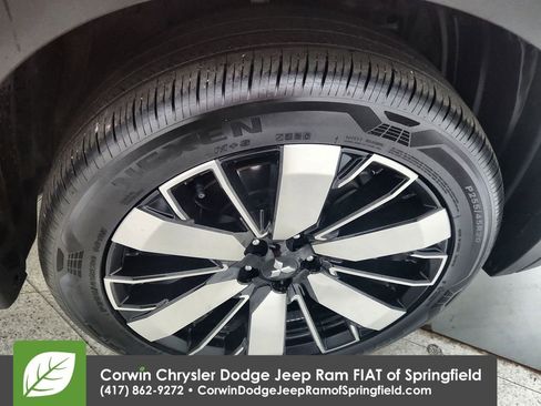 Used 2025 Mitsubishi Outlander SE image 33