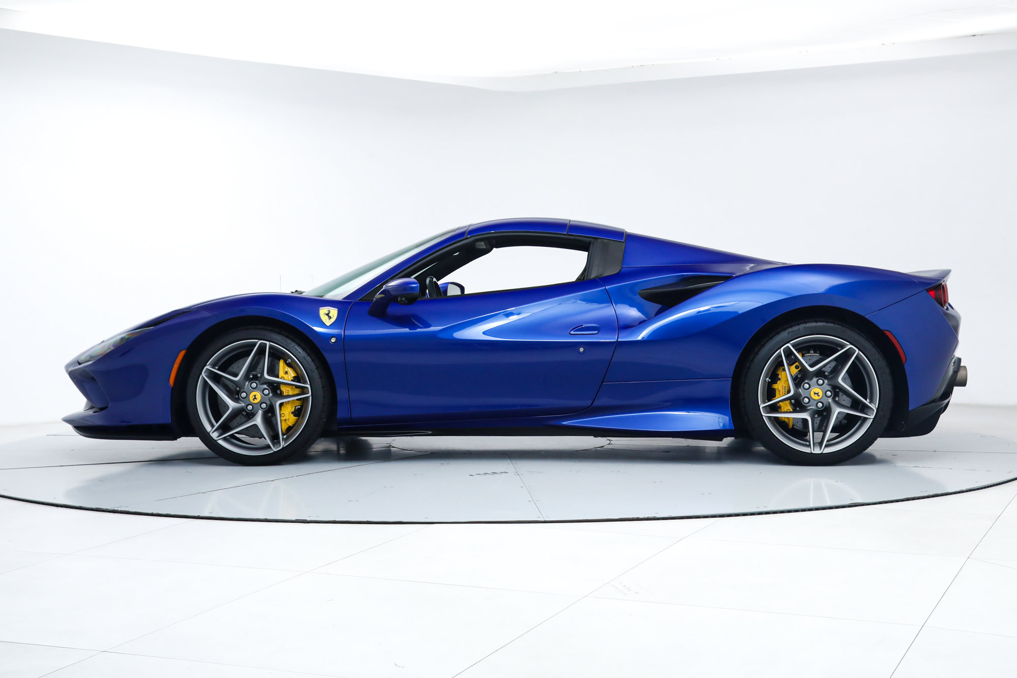 Certified 2022 Ferrari F8 Tributo RWD image 7