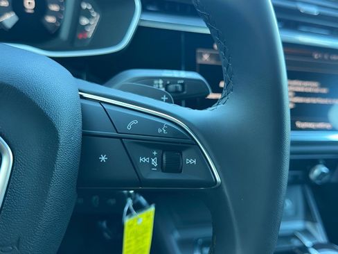 Used 2025 Audi Q3 2.0T Premium w/ Black Optic Sport Package image 23