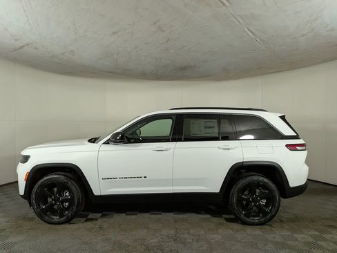 New 2026 Jeep Grand Cherokee Limited w/ Limited Altitude Package AWD/4WD image 3