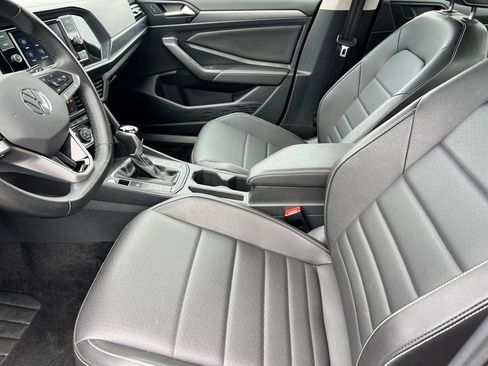 Used 2024 Volkswagen Jetta SE image 9