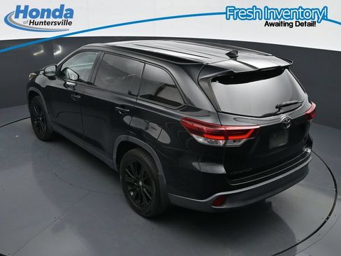 Used 2019 Toyota Highlander SE w/ Nightshade Edition AWD/4WD image 28
