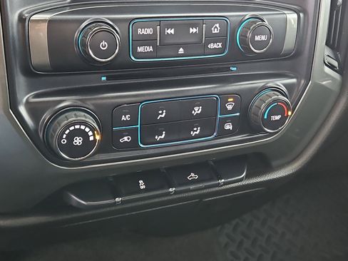 Used 2018 Chevrolet Silverado 1500 LT image 27