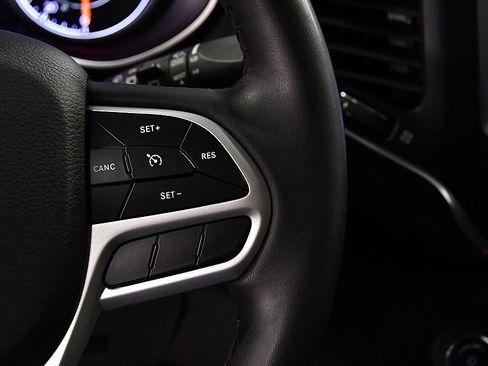 Used 2022 Jeep Cherokee Latitude AWD/4WD image 19