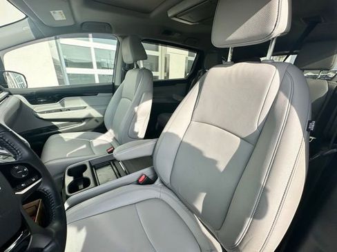 Certified 2024 Honda Odyssey Touring image 8