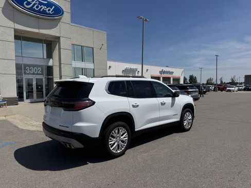 Used 2024 GMC Acadia Elevation AWD/4WD image 3