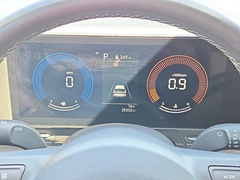 Used 2025 Hyundai Kona SEL FWD image 21