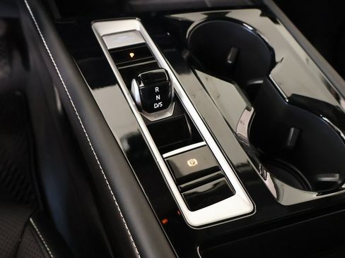 Used 2024 Volkswagen Atlas SE image 8