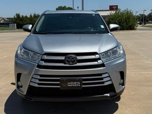 Used 2019 Toyota Highlander XLE FWD image 5