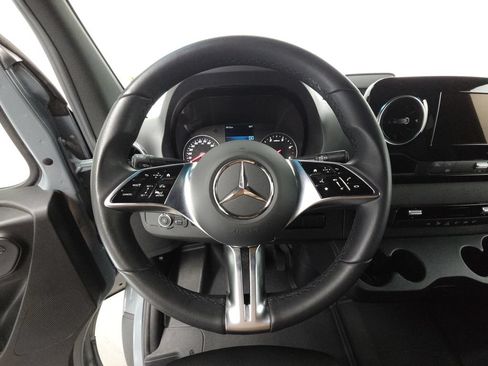 Used 2025 Mercedes-Benz Sprinter 2500 image 11
