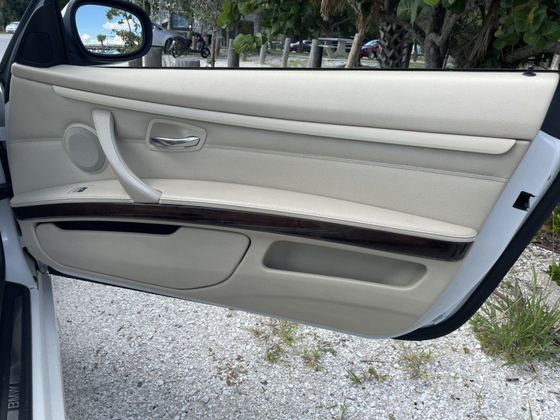 Used 2011 BMW 335i Convertible RWD image 21