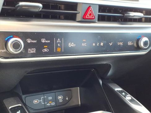 Used 2025 Kia Sorento EX w/ Panoramic Sunroof Package image 14