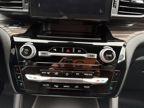 Used 2023 Ford Explorer Limited w/ Equipment Group 301A image 22