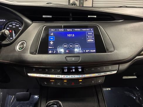 Used 2022 Cadillac XT4 Premium Luxury w/ Technology Package AWD/4WD image 19