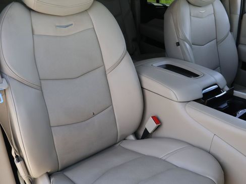 Used 2020 Cadillac Escalade ESV Premium Luxury RWD image 24