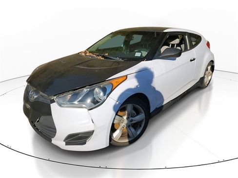 Used 2012 Hyundai Veloster image 3