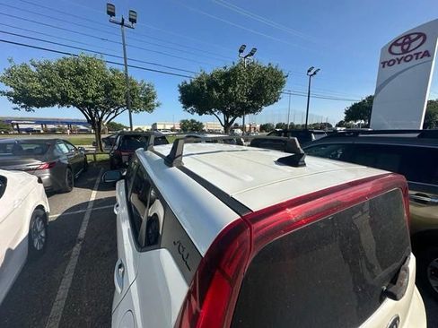 Used 2021 Kia Soul LX FWD image 16
