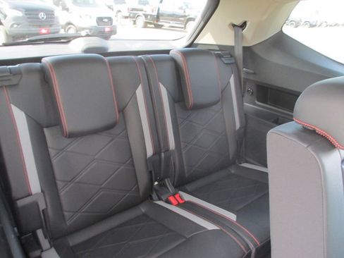 Used 2025 Volkswagen Atlas Peak Edition SE image 22