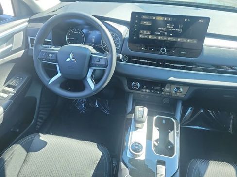 New 2026 Mitsubishi Outlander ES image 14