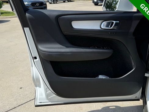 Used 2019 Volvo XC40 T5 Momentum AWD/4WD image 17