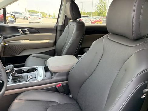 New 2026 Kia Carnival FWD image 17