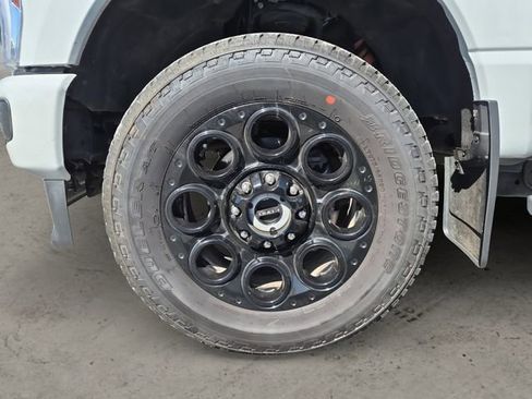 Used 2025 Ford F350 Lariat w/ Black Appearance Package image 10