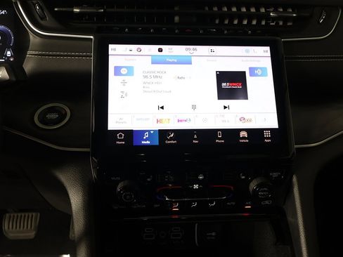 Used 2022 Jeep Grand Cherokee Limited image 44