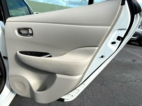 Used 2013 Nissan Leaf SV w/ LED & Quick Charge Pkg image 16