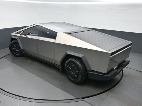 Used 2024 Tesla Cybertruck AWD Crew Cab image 33