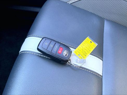 Used 2025 Toyota Camry SE image 15