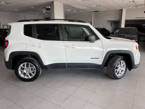 Used 2023 Jeep Renegade Latitude w/ Premium Group image 10
