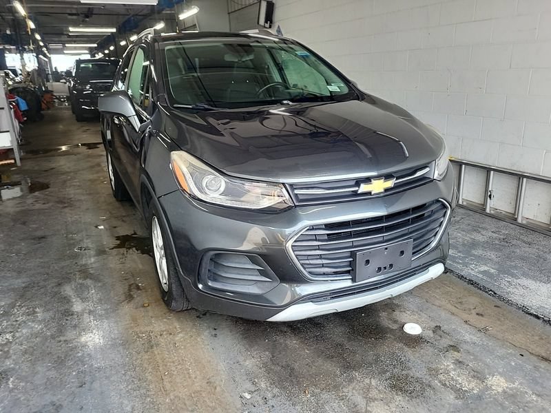 Used 2018 Chevrolet Trax LT w/ LT Convenience Package FWD image 5