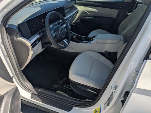 Used 2025 Hyundai Tucson SE image 9