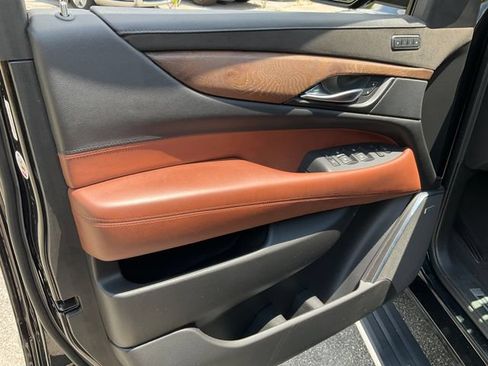 Used 2019 Cadillac Escalade Premium Luxury AWD/4WD image 7